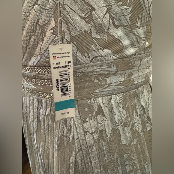 Plus Sequin Dress 🩶🤍 - Picture 7 of 14